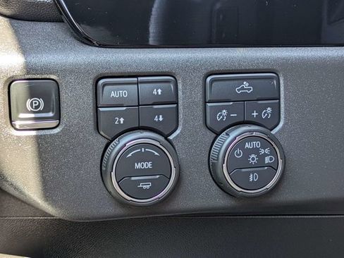 Used 2025 Chevrolet Silverado 1500 LT Trail Boss w/ Convenience Package II AWD/4WD image 24