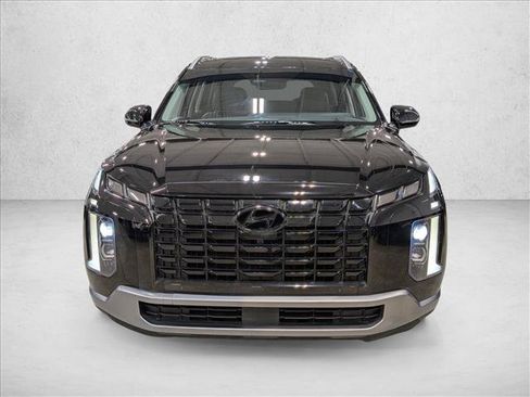 Used 2024 Hyundai Palisade Limited FWD image 2