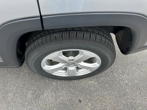 Used 2018 Jeep Compass Latitude w/ Cold Weather Group image 9