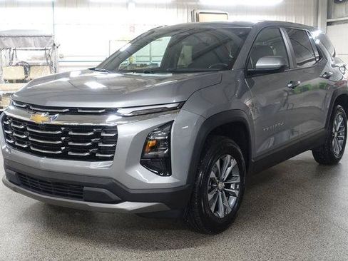 Used 2025 Chevrolet Equinox LT FWD image 3