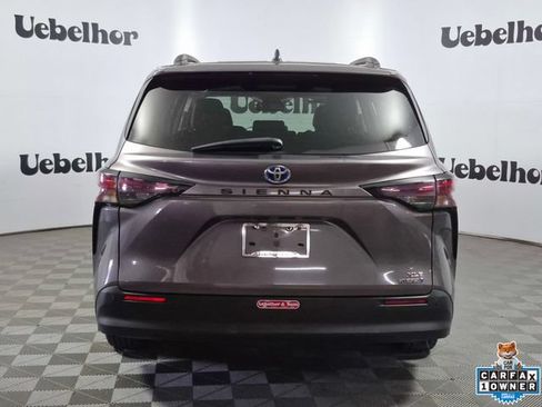 Used 2024 Toyota Sienna XLE FWD image 6