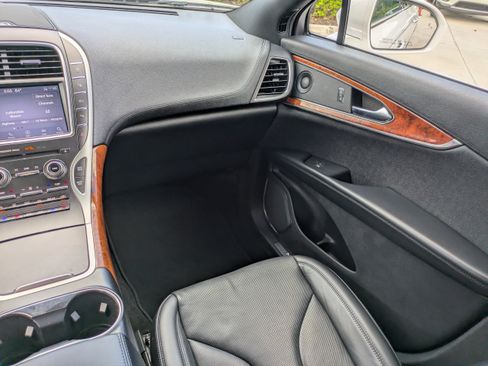 Used 2019 Lincoln Nautilus Reserve FWD image 16