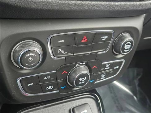 Used 2020 Jeep Compass Latitude image 14