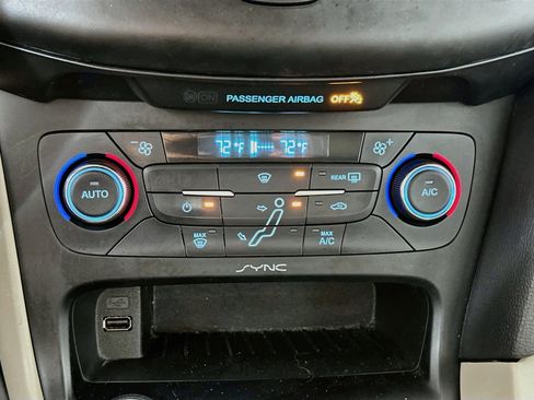 Used 2017 Ford Focus SE FWD image 16