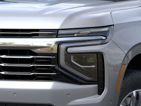New 2026 Chevrolet Suburban LT image 10