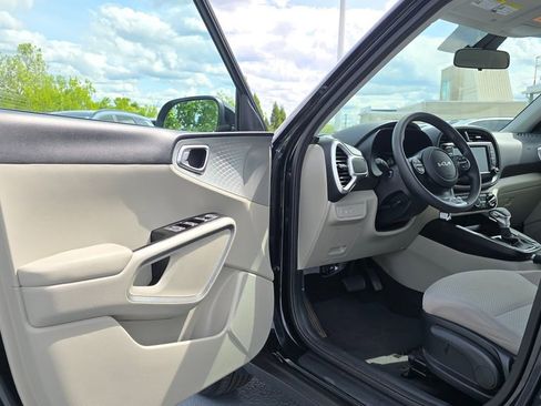Certified 2024 Kia Soul LX w/ Option Group 015 FWD image 21