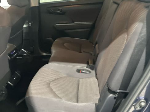 Used 2025 Toyota Highlander LE FWD image 14