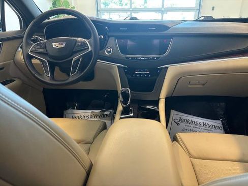 Used 2017 Cadillac XT5 Luxury w/ Driver Awareness Package FWD image 7