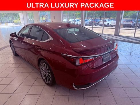Used 2024 Lexus ES 300h Ultra Luxury w/ Accessory Package (Z2) FWD image 5