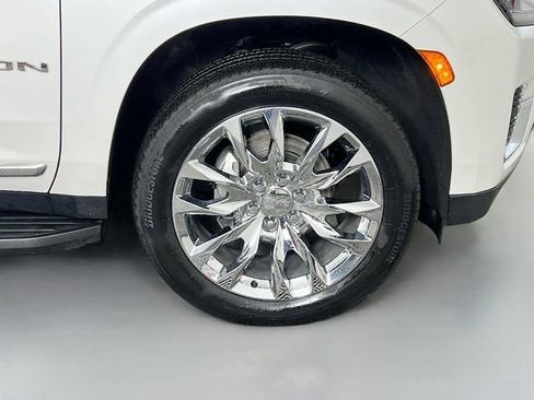 Used 2022 GMC Yukon XL SLT w/ SLT Luxury Package image 41