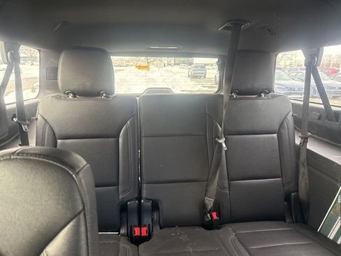 Used 2022 Chevrolet Suburban Z71 image 23