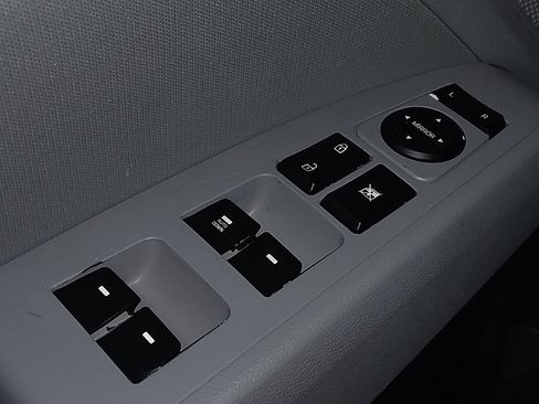 Used 2017 Hyundai Elantra SE image 27