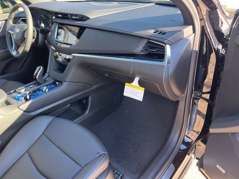 New 2025 Cadillac XT6 Luxury image 36