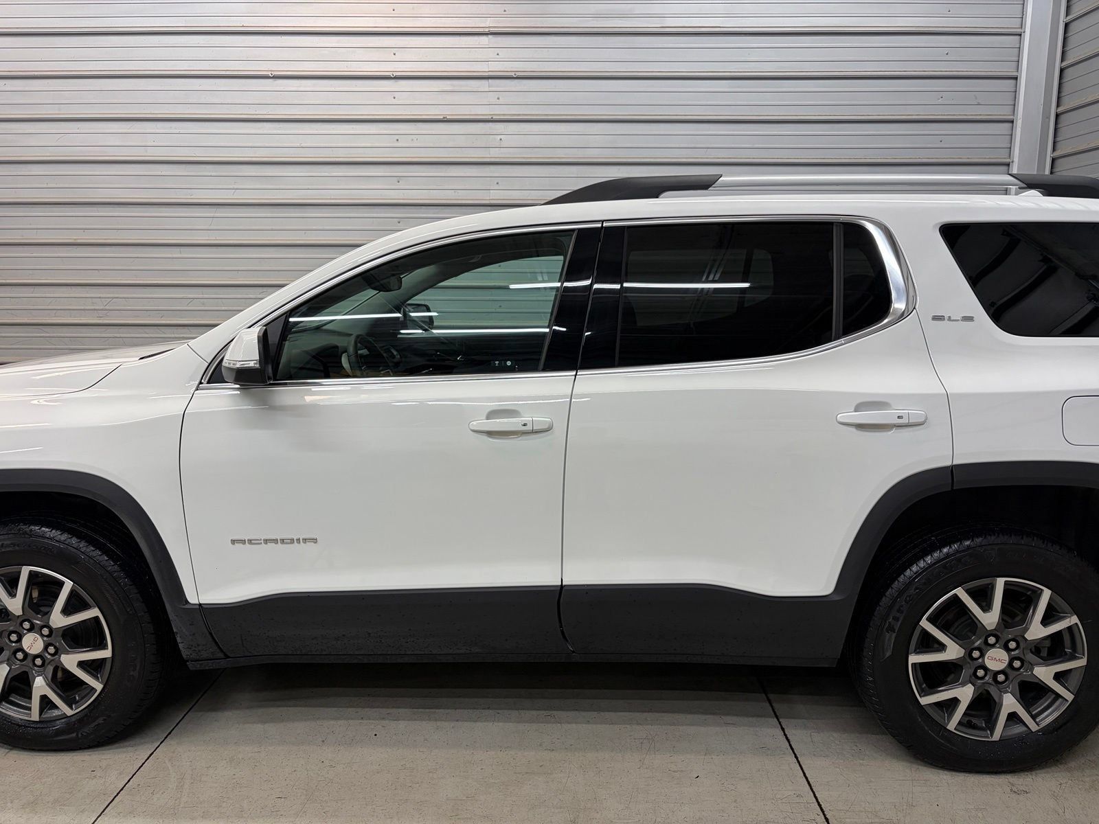 Used 2021 GMC Acadia SLE w/ Driver Convenience Package AWD/4WD image 9