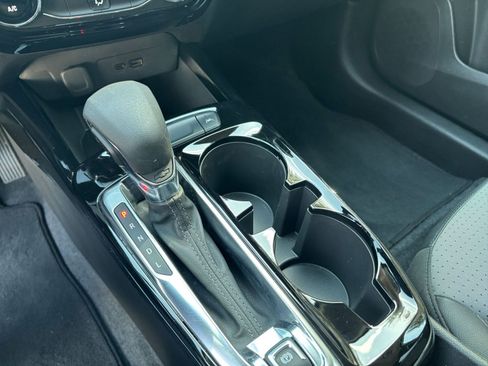 Used 2025 Chevrolet Trax LT image 35