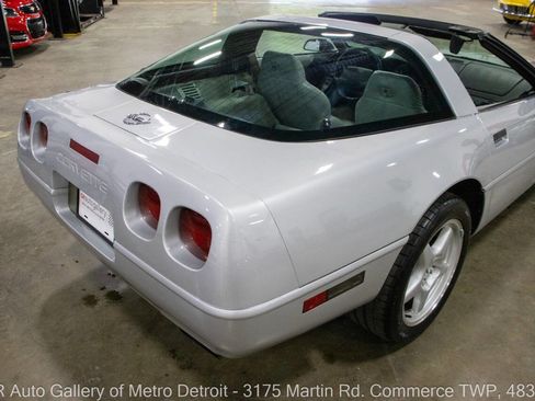 Used 1996 Chevrolet Corvette Coupe RWD image 16