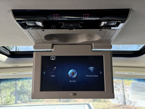 Used 2017 Cadillac Escalade Premium Luxury image 33