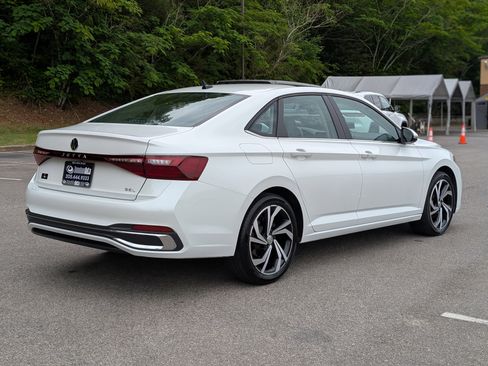 Used 2025 Volkswagen Jetta SEL FWD image 9