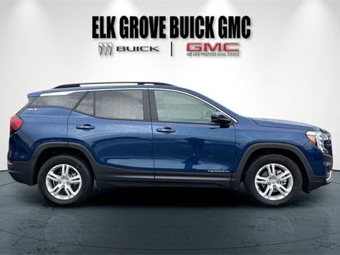 Used 2022 GMC Terrain SLE w/ Driver Convenience Package image 3