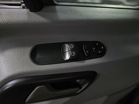 Used 2017 Mercedes-Benz Sprinter 2500 image 27