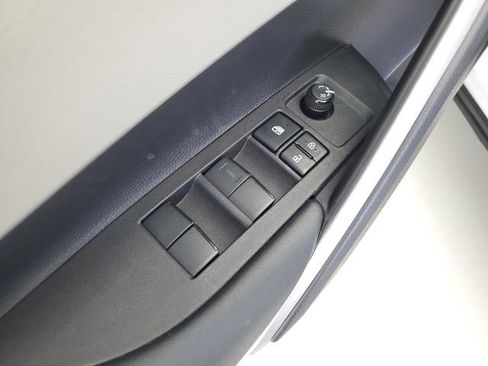 Used 2024 Toyota Corolla Cross LE FWD image 21