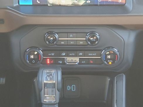 New 2024 Ford Bronco Outer Banks w/ Sasquatch Package AWD/4WD image 23