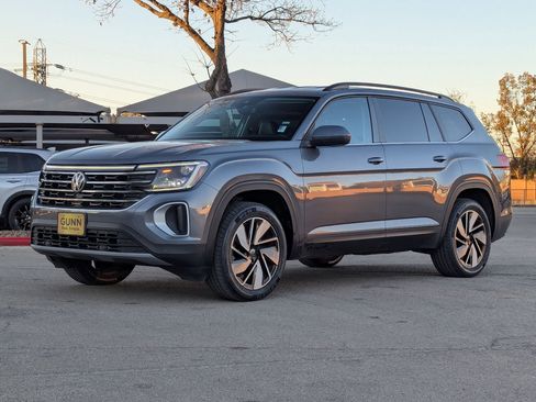 Used 2025 Volkswagen Atlas SE FWD image 8