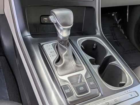 Used 2023 Kia Carnival LX image 22