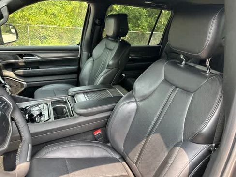 Used 2024 Jeep Wagoneer Series II AWD/4WD image 4