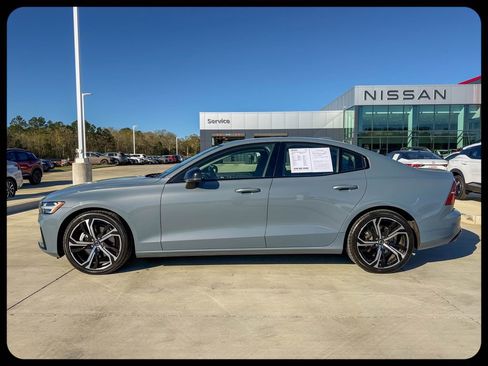 Used 2024 Volvo S60 B5 Core image 4