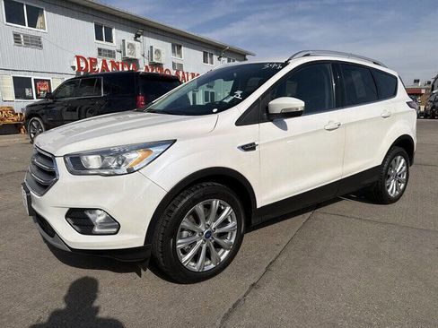 Used 2017 Ford Escape Titanium image 2