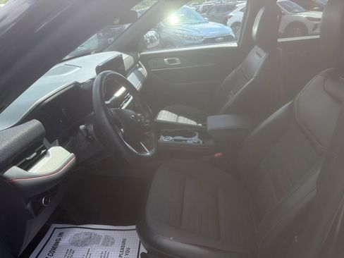 Used 2025 Ford Explorer ST-Line w/ ST-Line Street Pack AWD/4WD image 10