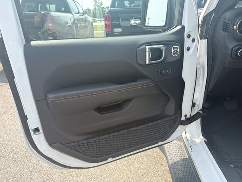 New 2026 Jeep Wrangler Unlimited Sahara AWD/4WD image 14