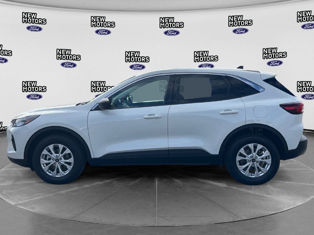 Used 2023 Ford Escape Active AWD/4WD image 2