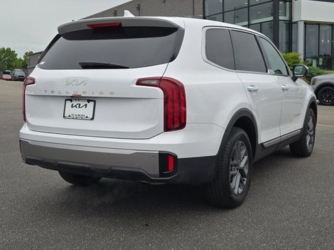 Used 2025 Kia Telluride LX FWD image 11