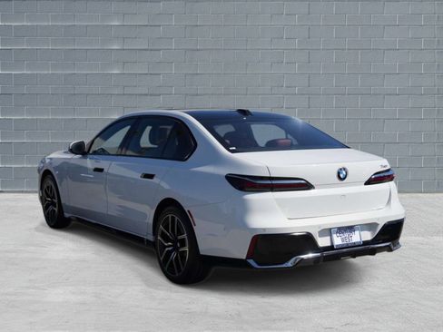 Used 2023 BMW 740i w/ Parking Assistance Package RWD image 3