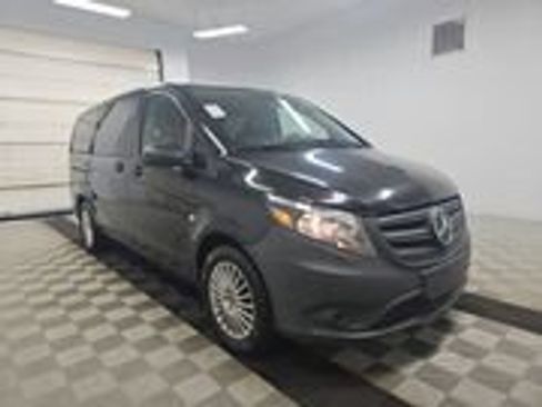Used 2023 Mercedes-Benz Metris Passenger image 3