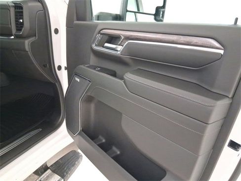 Used 2024 Chevrolet Silverado 2500 LTZ w/ LTZ Convenience Package image 15