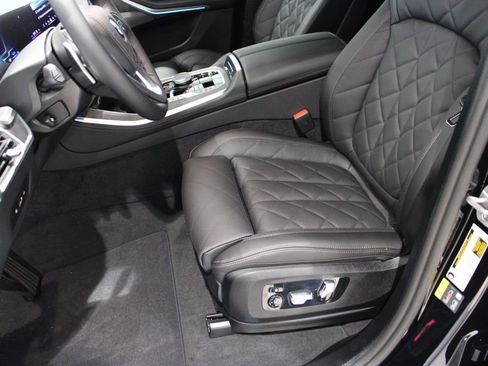 New 2026 BMW X5 xDrive50e w/ Climate Comfort Package AWD/4WD image 9