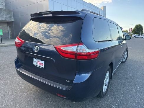 Used 2018 Toyota Sienna LE FWD image 8