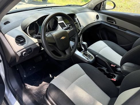 Used 2011 Chevrolet Cruze LS FWD image 11