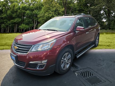 Used 2017 Chevrolet Traverse LT AWD/4WD image 3