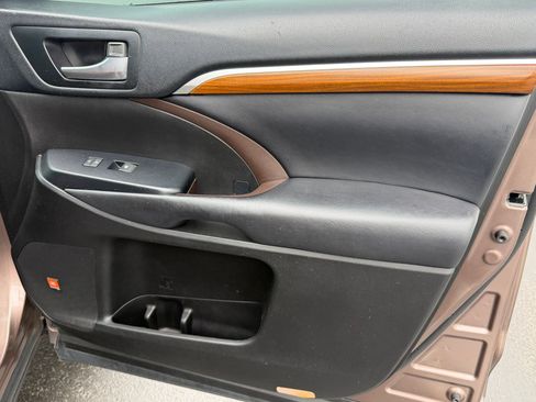 Used 2018 Toyota Highlander Limited Platinum image 22