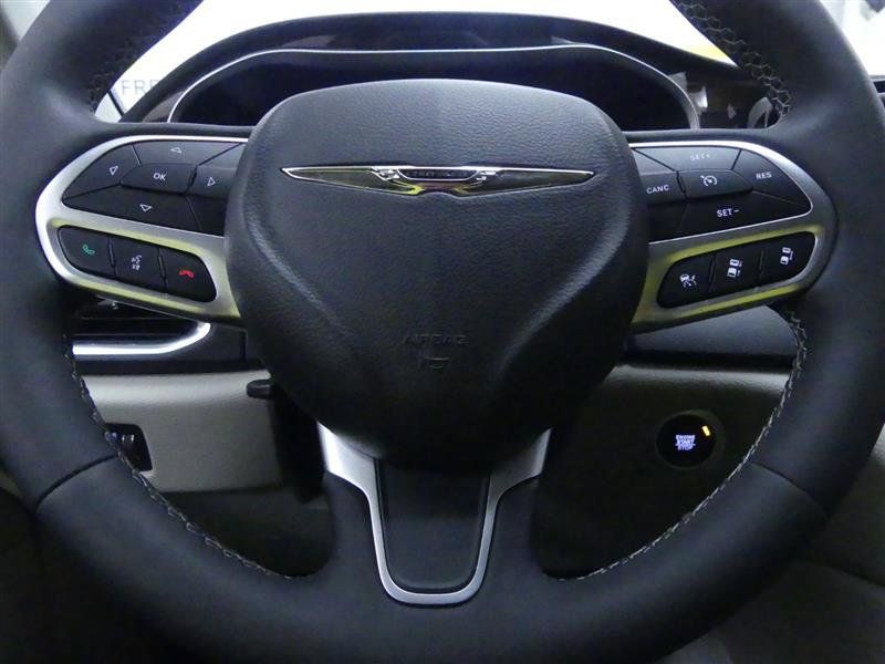 Used 2023 Chrysler Pacifica Limited AWD/4WD image 21