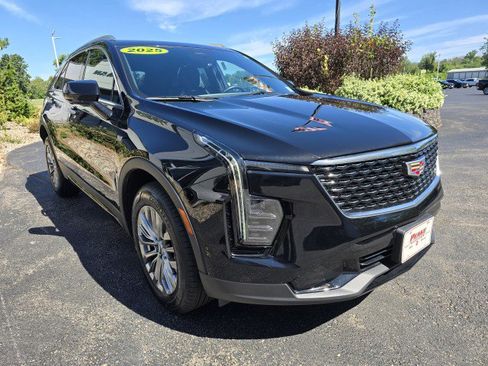 Used 2025 Cadillac XT4 Premium Luxury image 8