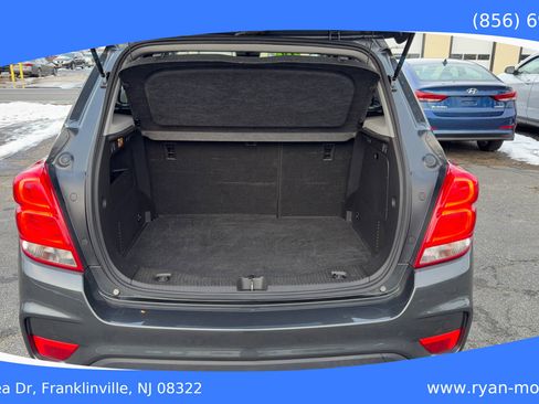 Used 2018 Chevrolet Trax LT w/ LT Convenience Package image 16