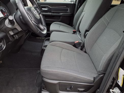 Used 2024 RAM 2500 Big Horn w/ Sport Appearance Package image 21