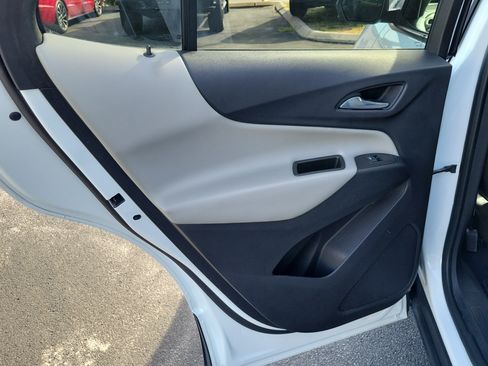 Used 2021 Chevrolet Equinox LS w/ LS Convenience Package FWD image 13