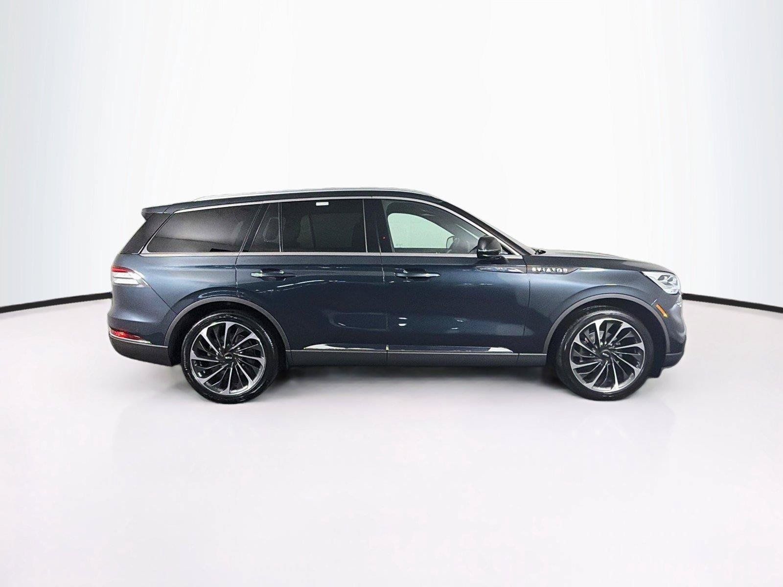 Used 2023 Lincoln Aviator Reserve w/ Equipment Group 201A AWD/4WD image 12