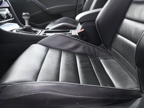 Used 2019 Volkswagen Golf R 4-Door image 22